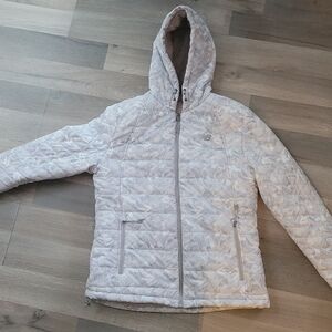 New Balance Grey & White Quilted Jacket Fur Lined ✨️ Size Large Only worn 1x